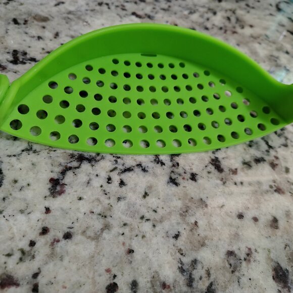 Silicone clip on strainer - Picture 2 of 7